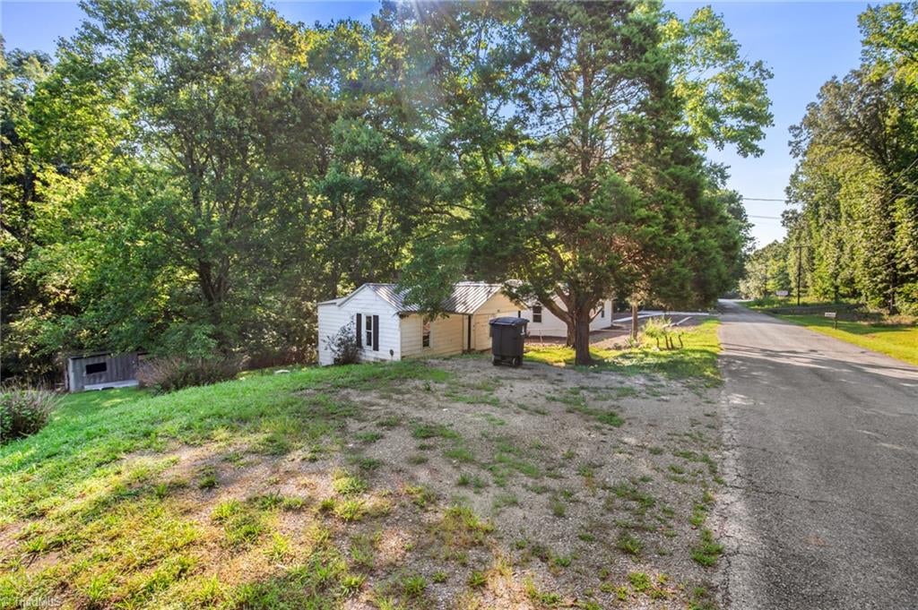 Photo of 129 Old Linville Road, Kernersville, NC 27284 (MLS # 1233930)