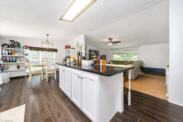 327 E Carter Mill Road, photo 4 of 21