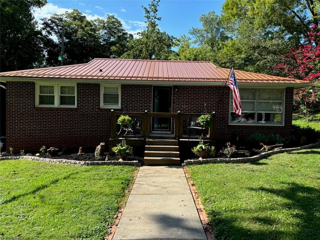 912 Trogdon Avenue, North Wilkesboro, North Carolina image 1