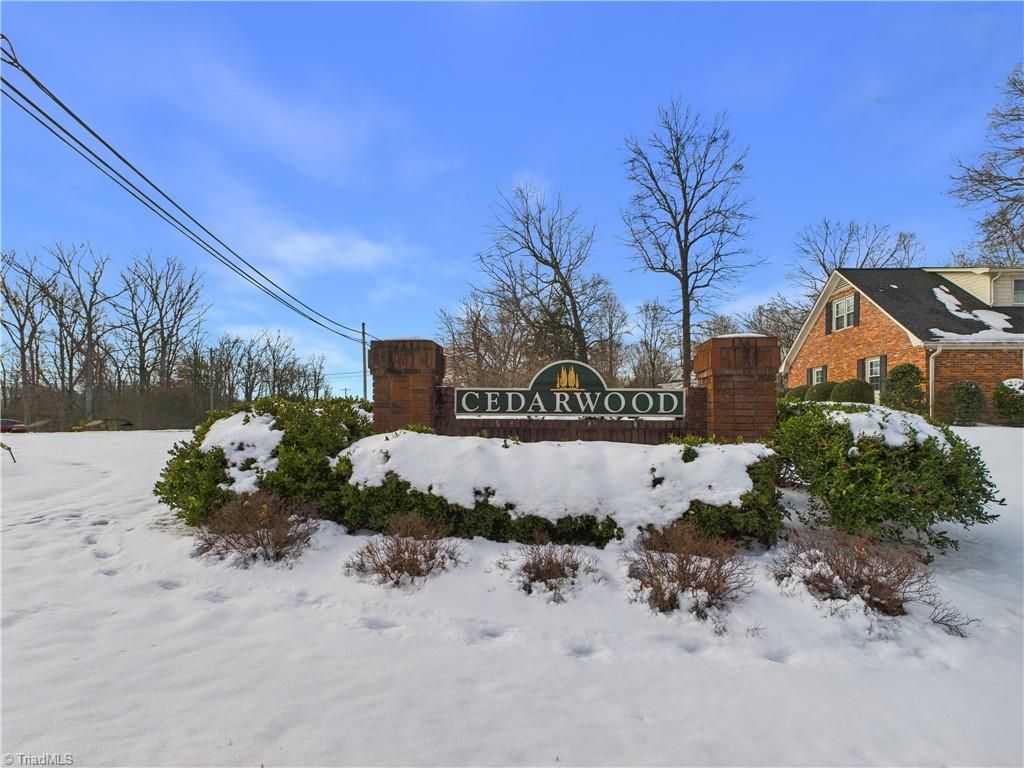 Photo of 904 Fairidge Drive, Jamestown, NC 27282 (MLS # 1208122)