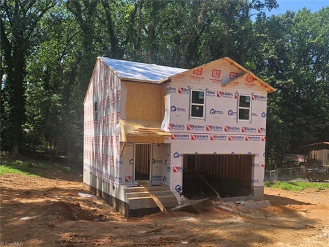 Homes For Sale - 523 Dogwood Circle<br/> Guilford County, High Point, NC 27260