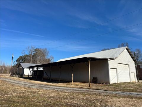 A home in Mount Airy