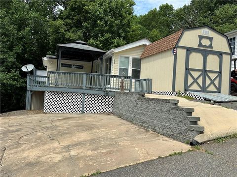Mobile Home For Sale - 115 Badin View Road<br/> Montgomery County, New London, NC 28127