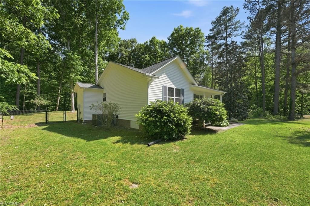 Photo of 2802 Oak Pointe Lane, Mebane, NC 27302 (MLS # 1219054)