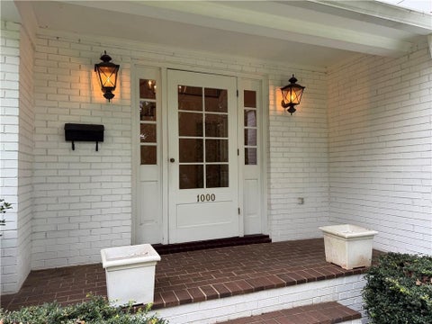 Homes For Sale - 1000 Englewood Drive<br/> Winston-Salem, NC 27106