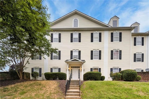 Condo For Sale - 2206 Mcconnell Drive<br/> Kernersville, NC 27284