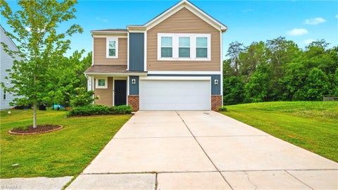 Homes For Sale - 410 Silver Oak Circle<br/> Rowan County, Rockwell, NC 28138