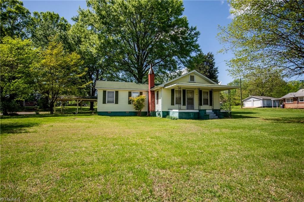 Photo of 501 US Highway 21, Statesville, NC 28625 (MLS # 1203745)