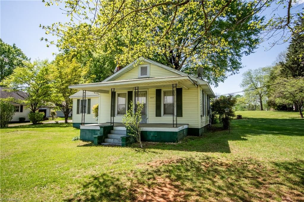 Photo of 501 US Highway 21, Statesville, NC 28625 (MLS # 1203745)