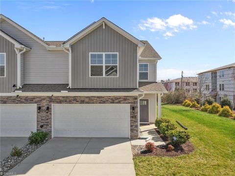 Townhouse For Sale - 100 Brody Way<br/> Greensboro, NC 27455