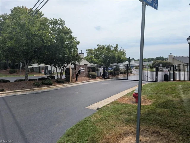 1008 Chesapeake Lane, photo 5 of 20
