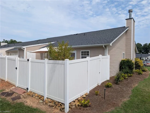 1008 Chesapeake Lane, photo 4 of 20