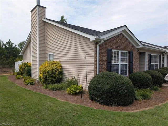 1008 Chesapeake Lane, photo 2 of 20