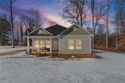 Homes For Sale - 215 James Street<br/> Lexington, NC 27295