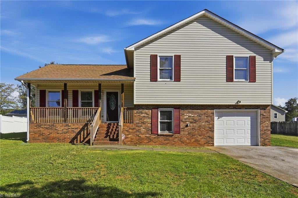 Photo of 3709 Signet Drive, Winston-Salem, NC 27101 (MLS # 1236119)