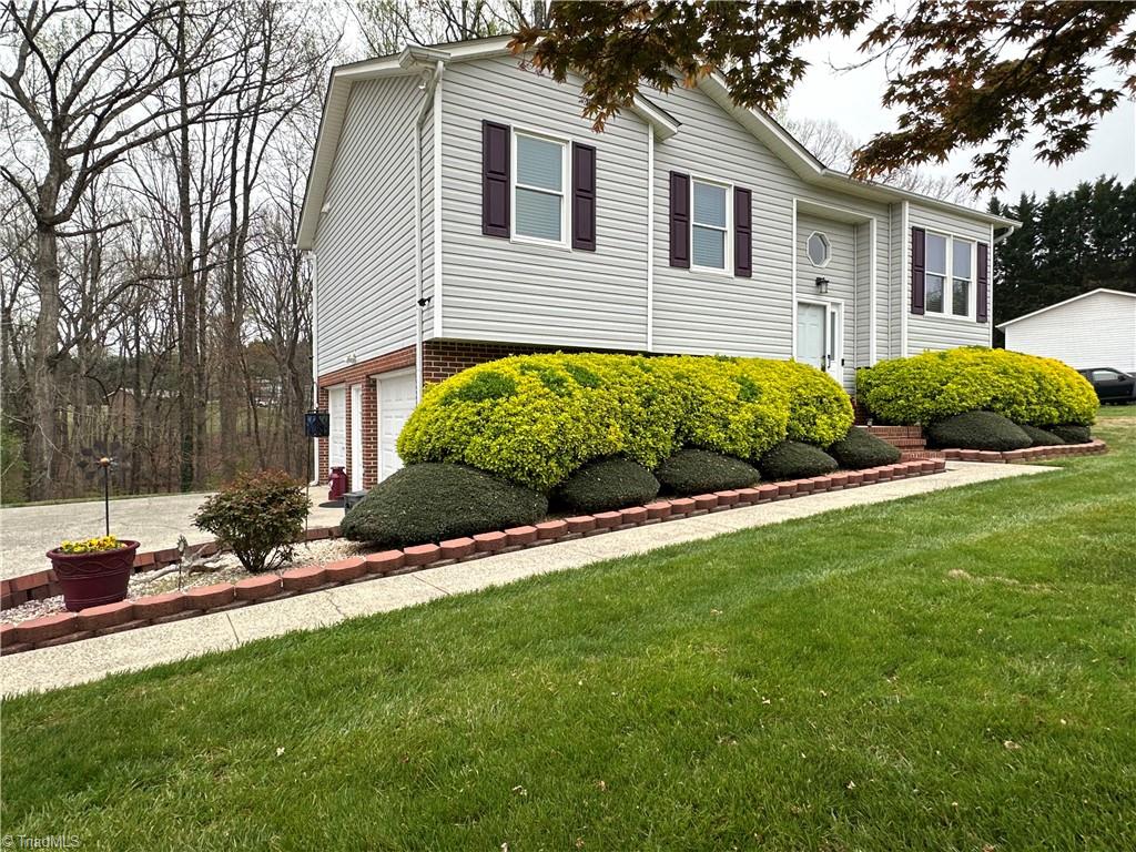 212 Oak Ridge Place, Mount Airy, North Carolina image 3