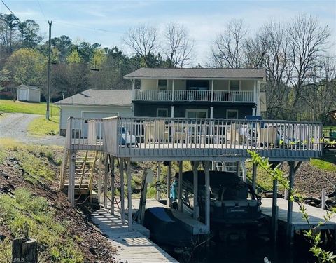 Homes For Sale - 103 Curran Point Drive<br/> Stanly County, Norwood, NC 28128