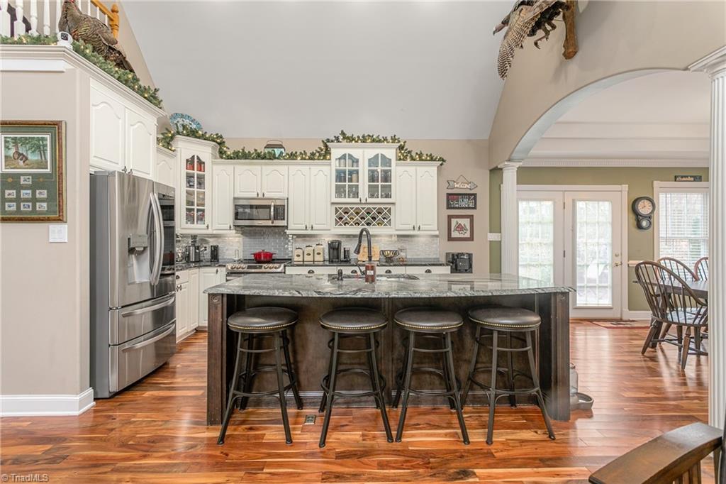 Photo 8 of 43 of 131 Hines Road house