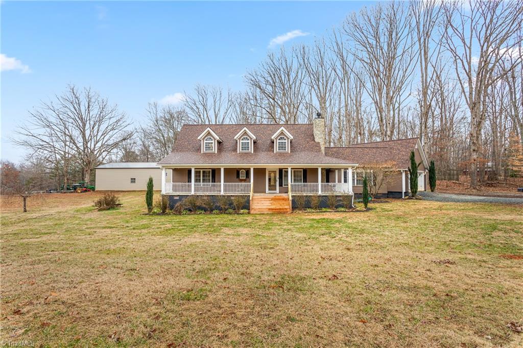 Photo 3 of 43 of 131 Hines Road house