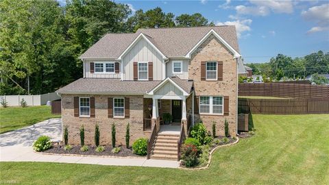 Homes For Sale - 3082 Cascade Drive<br/> Burlington, NC 27217