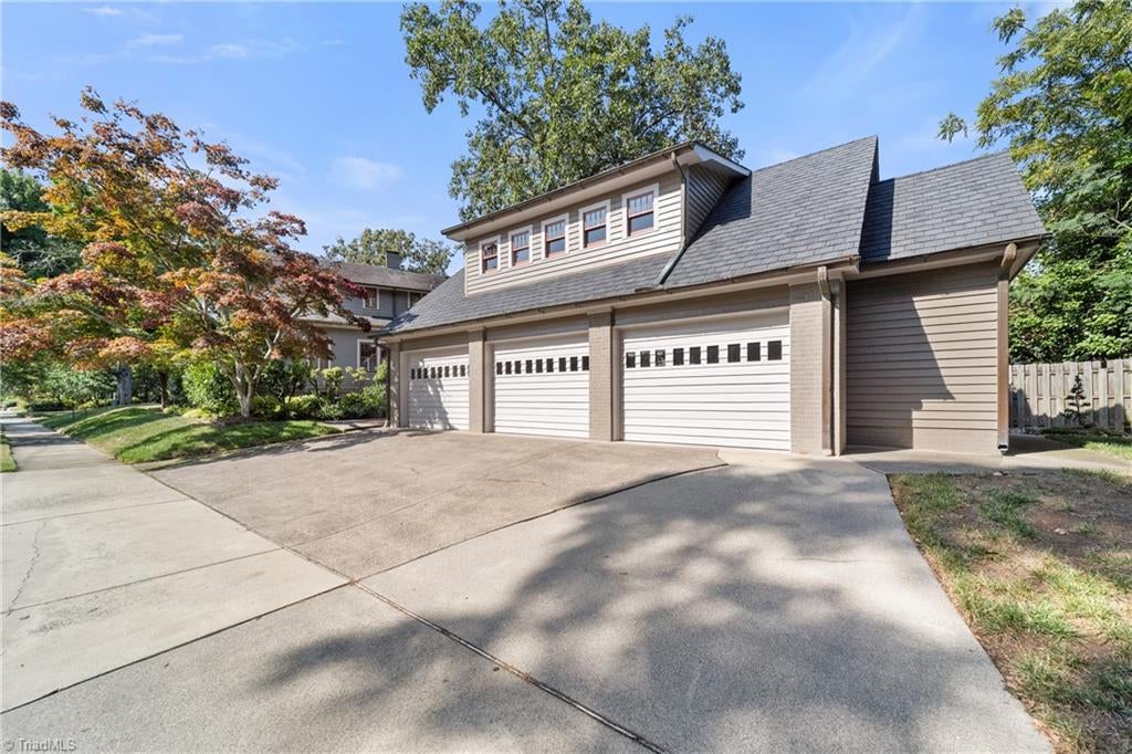 Photo of 2403 Buena Vista Road, Winston-Salem, NC 27104 (MLS # 1236139)