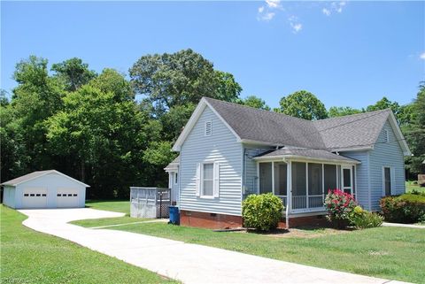 Single Family Residence in Mocksville NC 130 Main Street.jpg