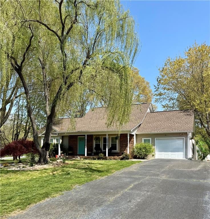 Photo of 2299 Winterberry Drive, Winston-Salem, NC 27106 (MLS # 1235009)