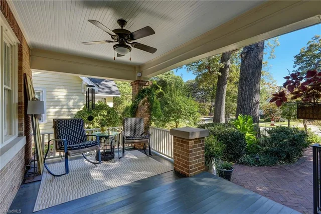 202 S Tremont Drive, photo 5 of 50