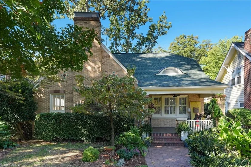 202 S Tremont Drive, photo 1 of 50