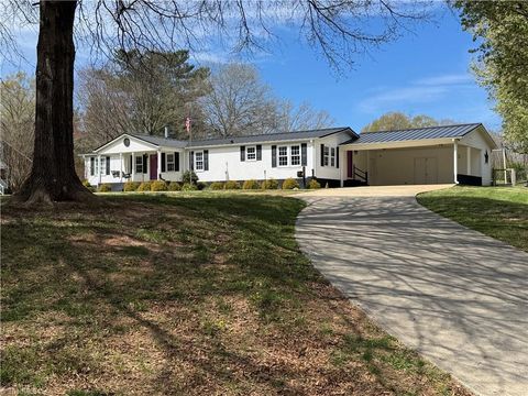 Mobile Home For Sale - 3932 Piney Mountain Road<br/> Walnut Cove, NC 27052