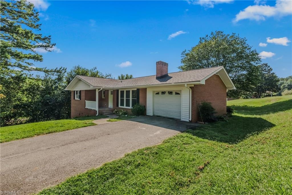 Photo of 2149 Margaret Drive, Mount Airy, NC 27030 (MLS # 1234626)