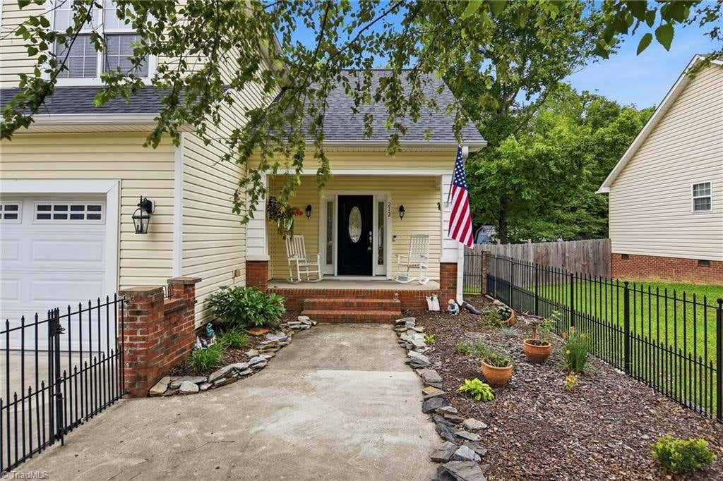 Photo of 212 Santa Fe Circle, Thomasville, NC 27360 (MLS # 1230170)