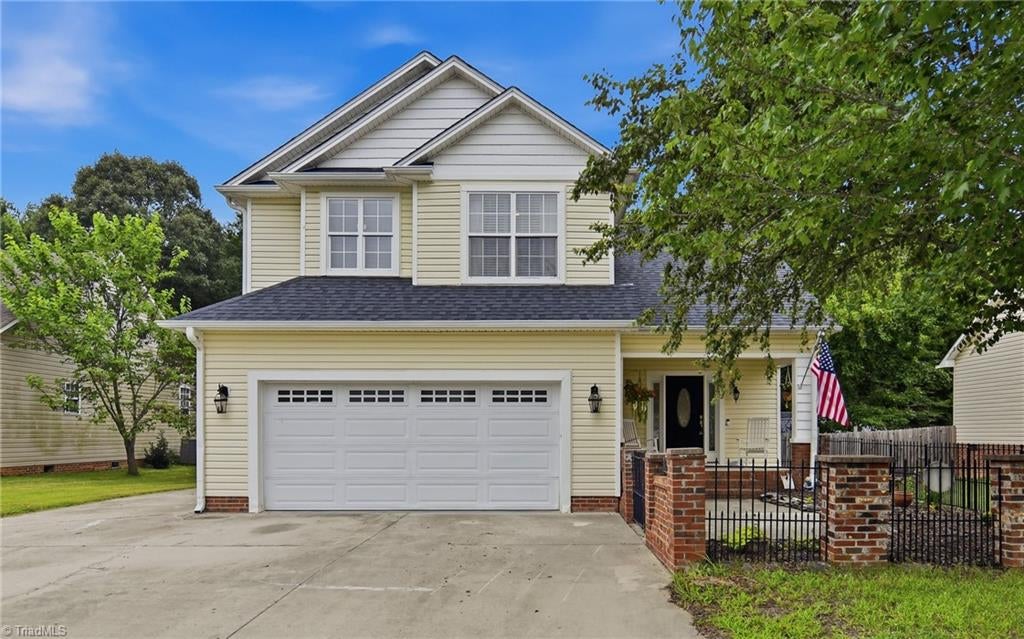 Photo of 212 Santa Fe Circle, Thomasville, NC 27360 (MLS # 1230170)