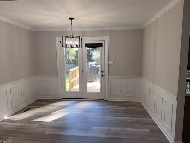 1009 Chockecherry Lane, photo 3 of 10