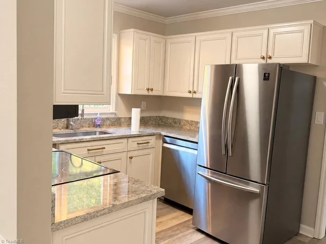 1009 Chockecherry Lane, photo 4 of 10