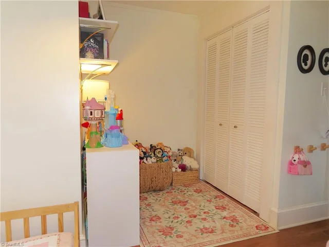 202 Oak Hill Drive, photo 4 of 14