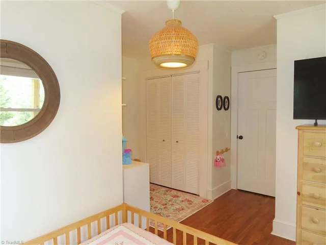202 Oak Hill Drive, photo 2 of 14