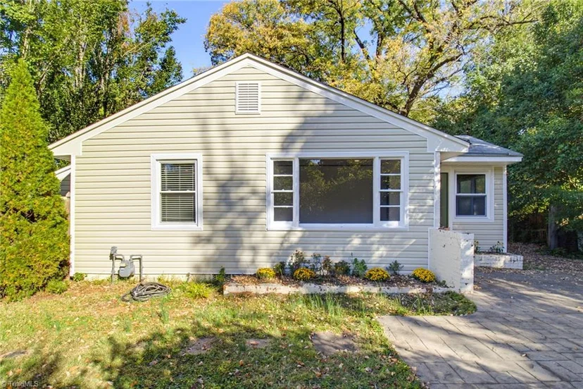2536 Fernwood Drive, photo 1 of 30