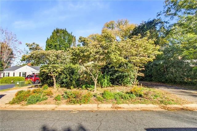 2536 Fernwood Drive, photo 2 of 30