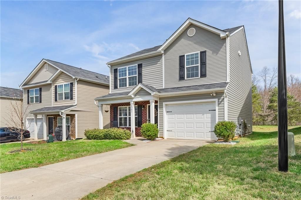 Photo of 4381 Oak Pointe Drive, Winston-Salem, NC 27105 (MLS # 1212549)