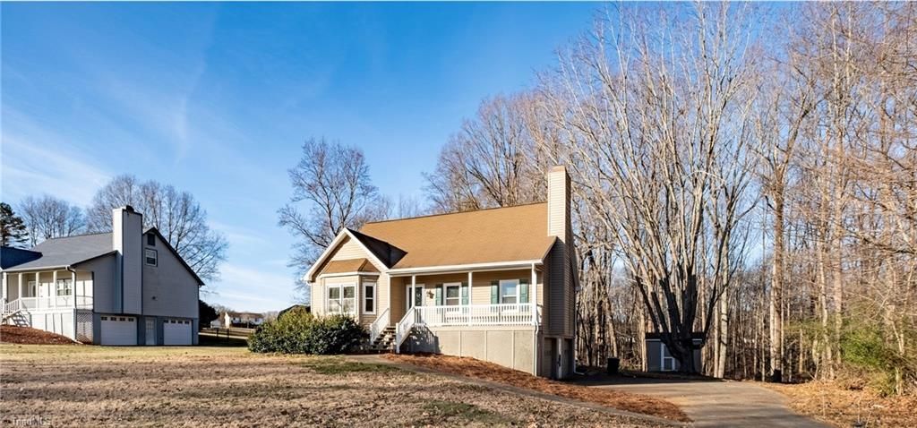 Photo of 1113 Ridgecliff Drive, Rural Hall, NC 27045 (MLS # 1207379)