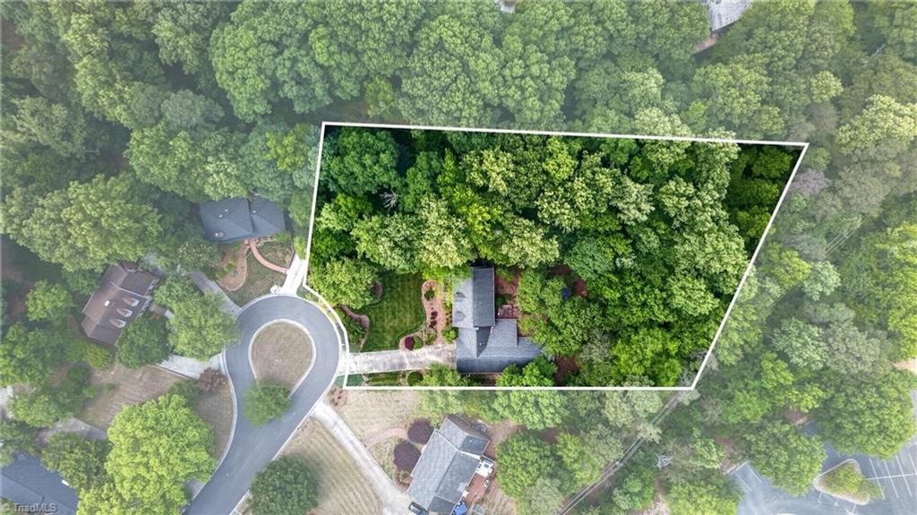 Photo of 1319 Heathcliff Court, High Point, NC 27262 (MLS # 1222249)