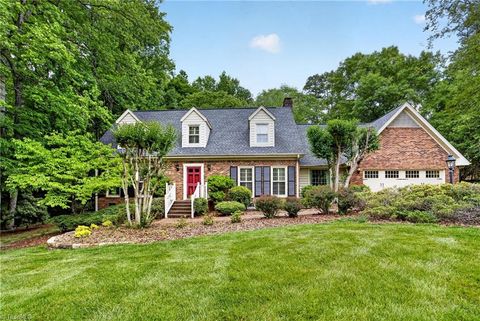Homes For Sale - 1319 Heathcliff Court<br/> High Point, NC 27262