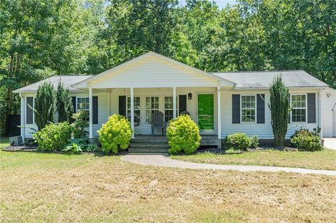 Mobile Home For Sale - 445 Lester Drive<br/> Lexington, NC 27292