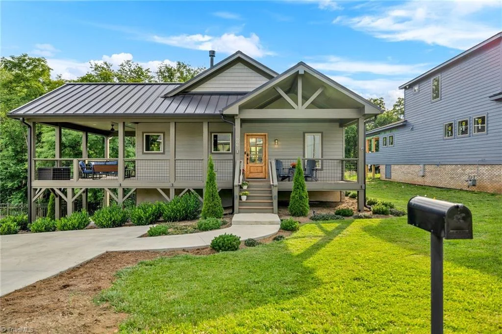 806 Hillcrest Avenue, West Jefferson, NC, 28694