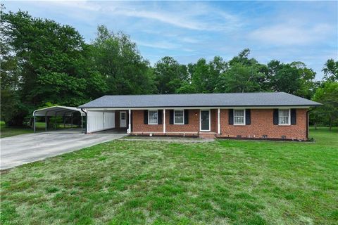Homes For Sale - 5343 Vickrey Chapel Road<br/> Jamestown, NC 27282
