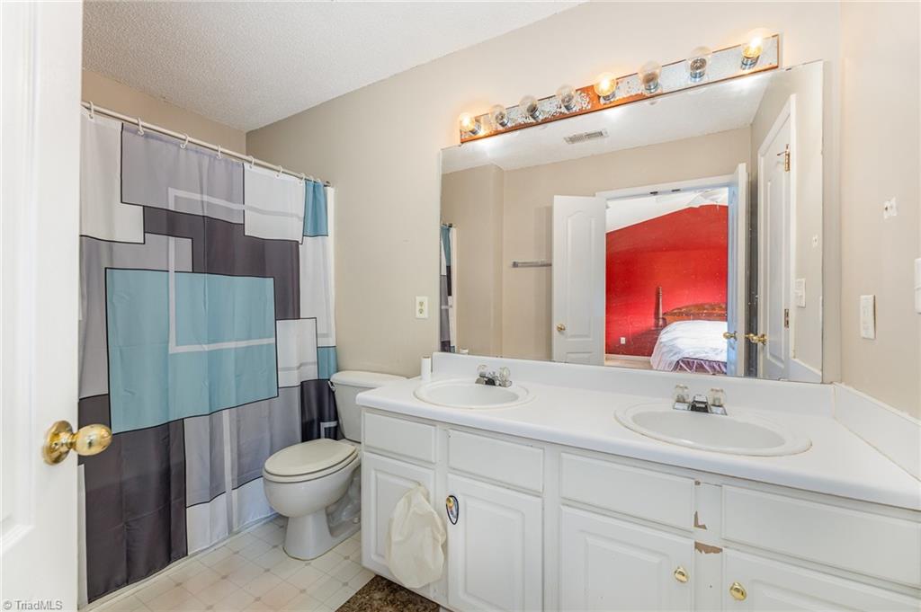 3902 Elizabeth Glen Way, Jamestown, North Carolina image 15