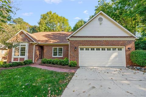 Photo of 921 Flicker Lane, High Point, NC 27262 (MLS # 1198611)