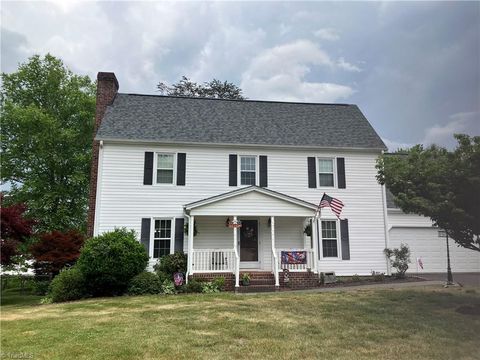 Homes For Sale - 1694 Woodbury Lane<br/> Mount Airy, NC 27030