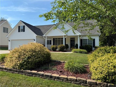 Homes For Sale - 1163 Double Pond Lane<br/> Guilford County, High Point, NC 27265